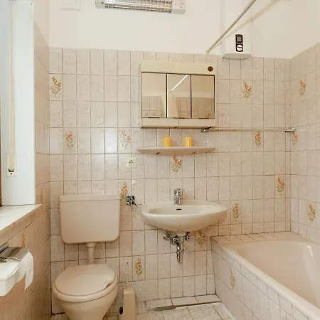 בית נופש Cosy In Hildfeld With Terrace ווינטרברג